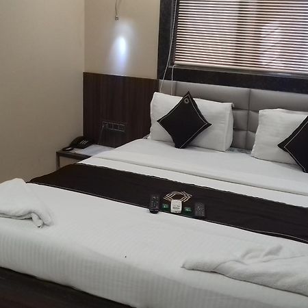 Shine Hospitality Hotel Bombay Esterno foto