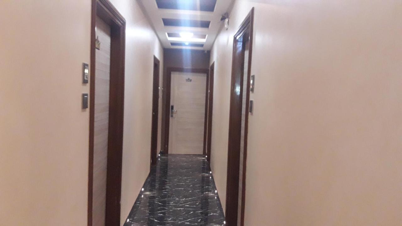 Shine Hospitality Hotel Bombay Esterno foto