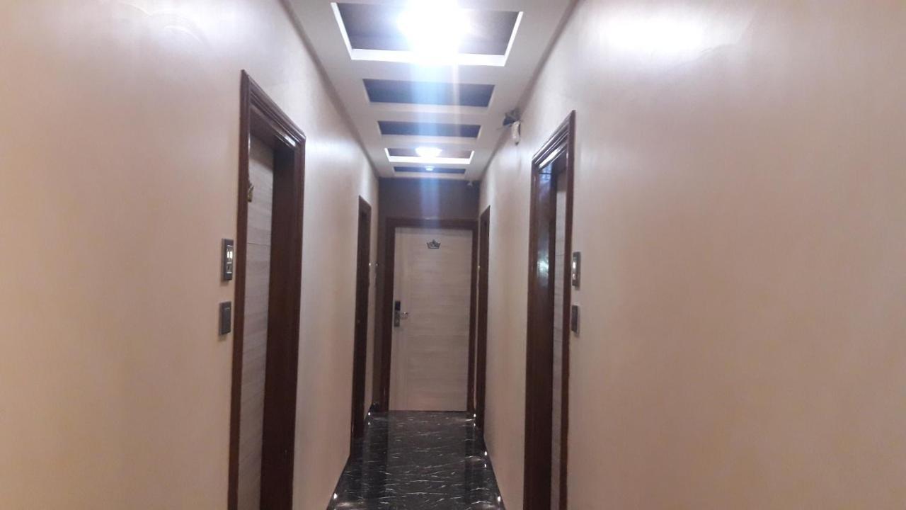 Shine Hospitality Hotel Bombay Esterno foto