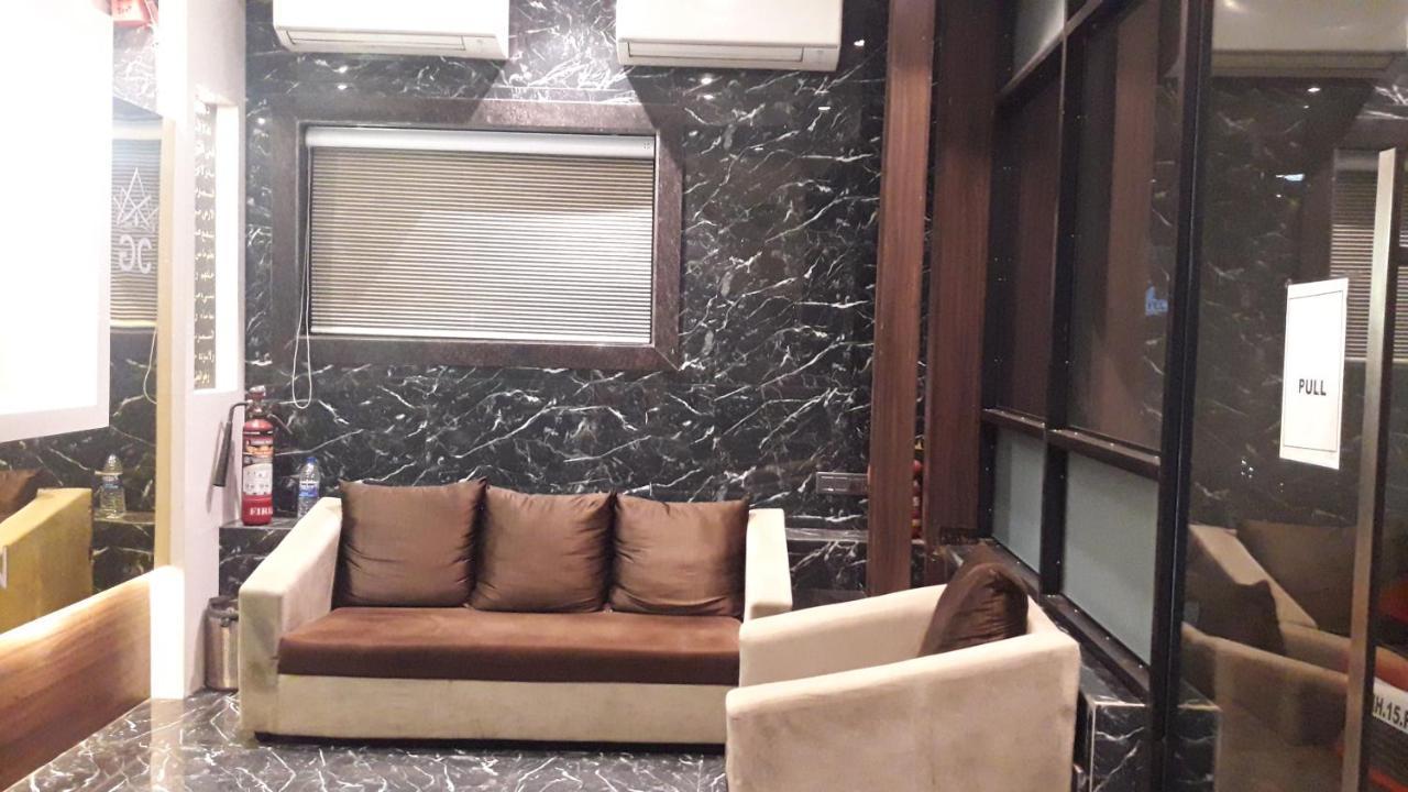 Shine Hospitality Hotel Bombay Esterno foto
