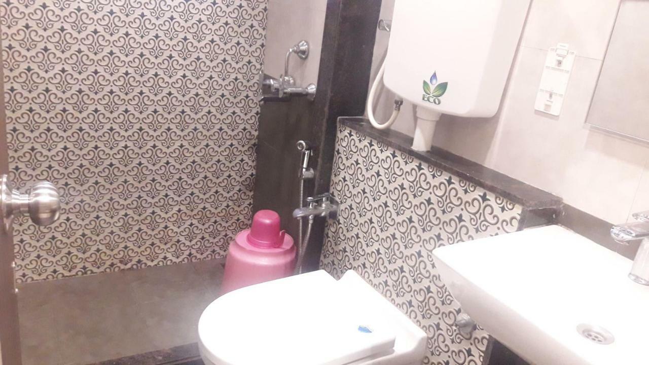 Shine Hospitality Hotel Bombay Esterno foto