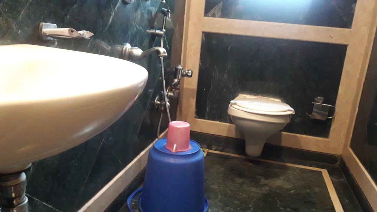 Shine Hospitality Hotel Bombay Esterno foto