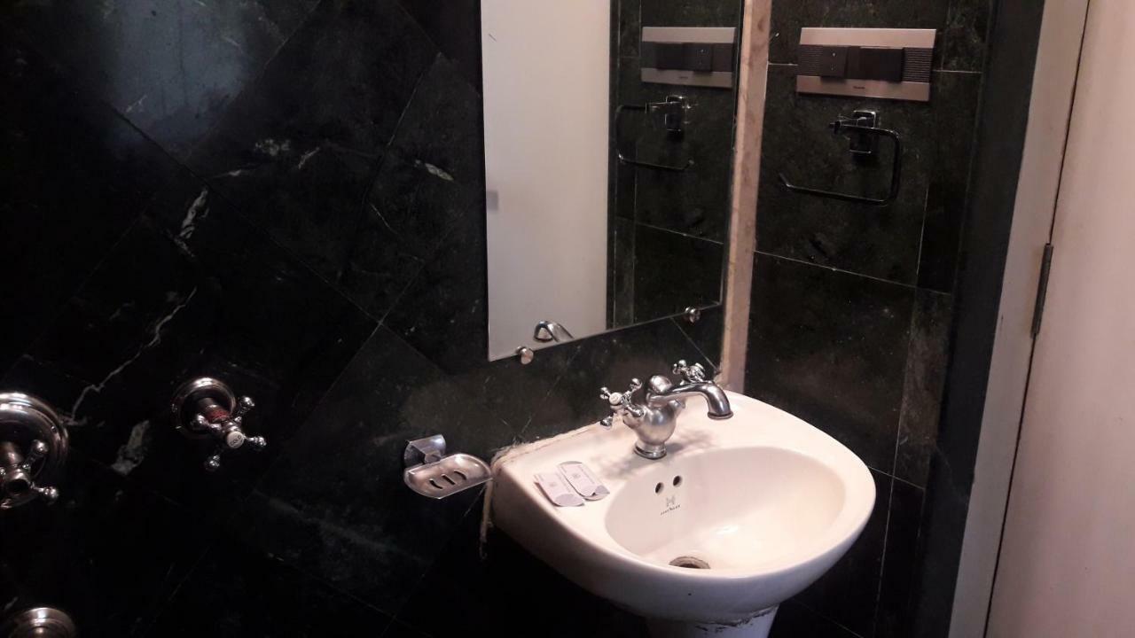 Shine Hospitality Hotel Bombay Esterno foto