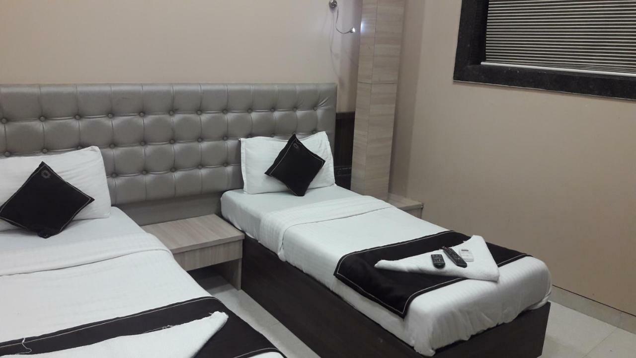 Shine Hospitality Hotel Bombay Esterno foto