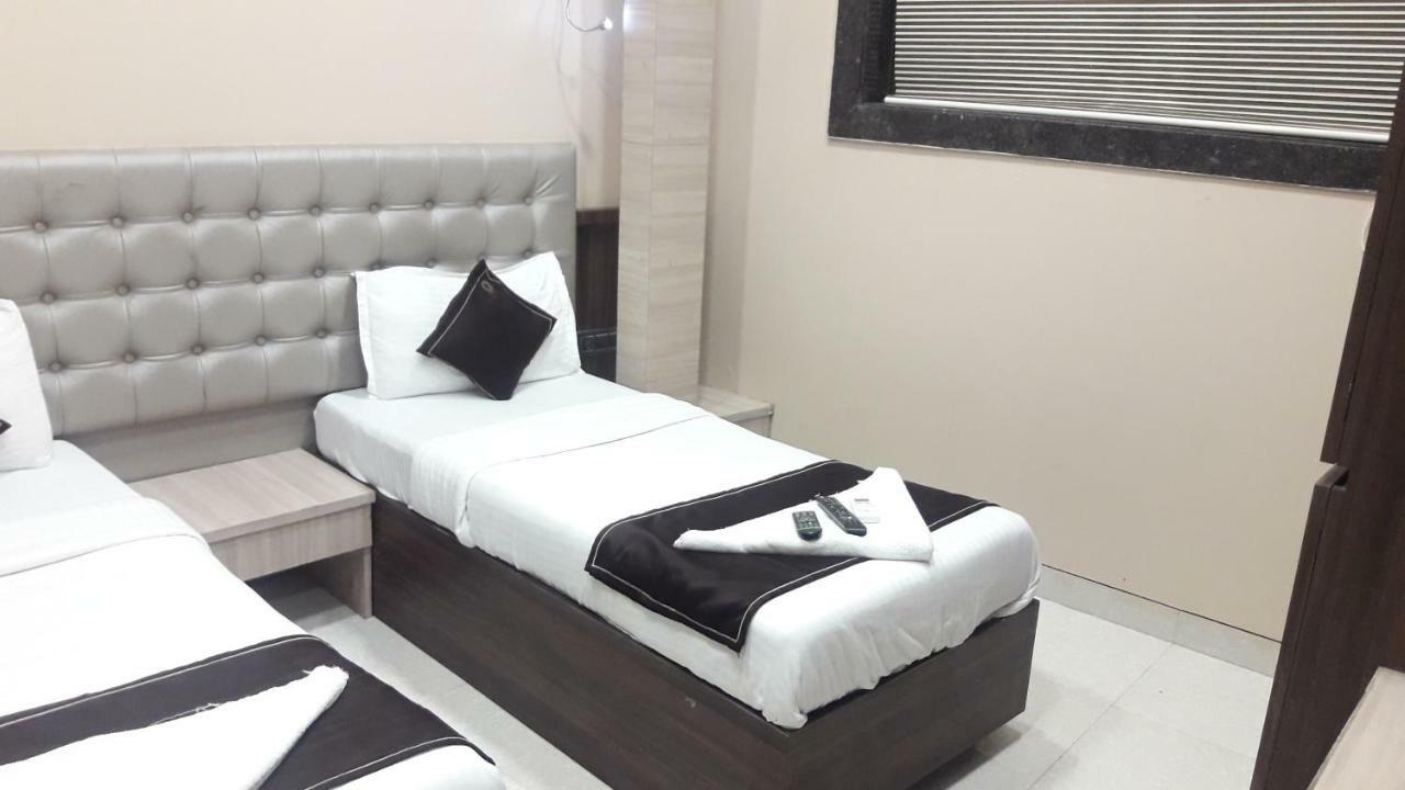 Shine Hospitality Hotel Bombay Esterno foto