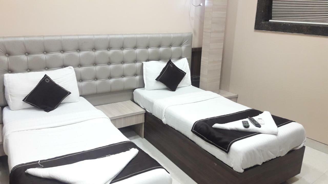 Shine Hospitality Hotel Bombay Esterno foto